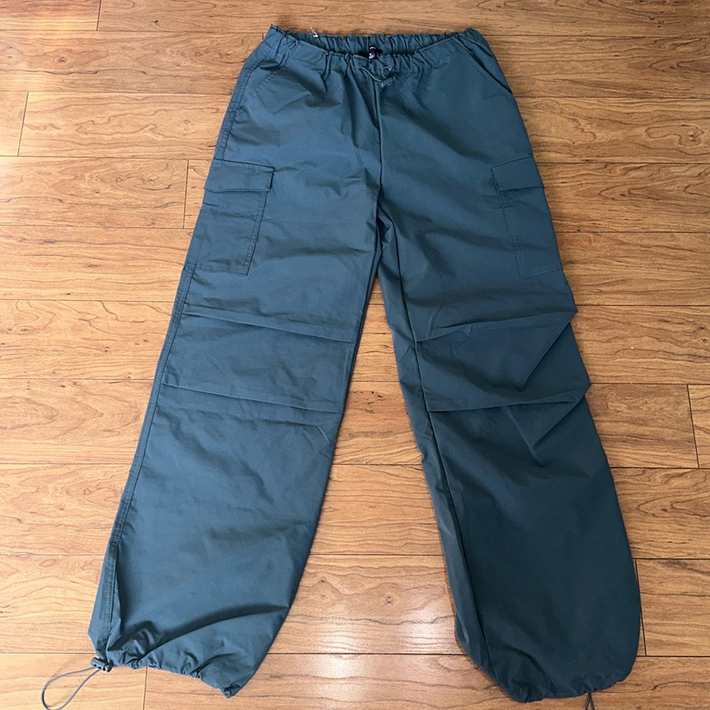 Gray parachute pants 🪂👖
